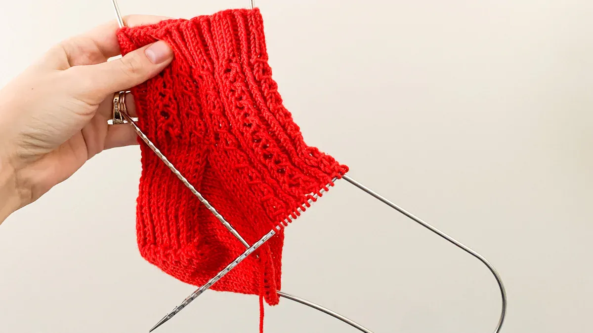 Comment repriser des chaussettes &agrave; la maison, &eacute;tape par &eacute;tape